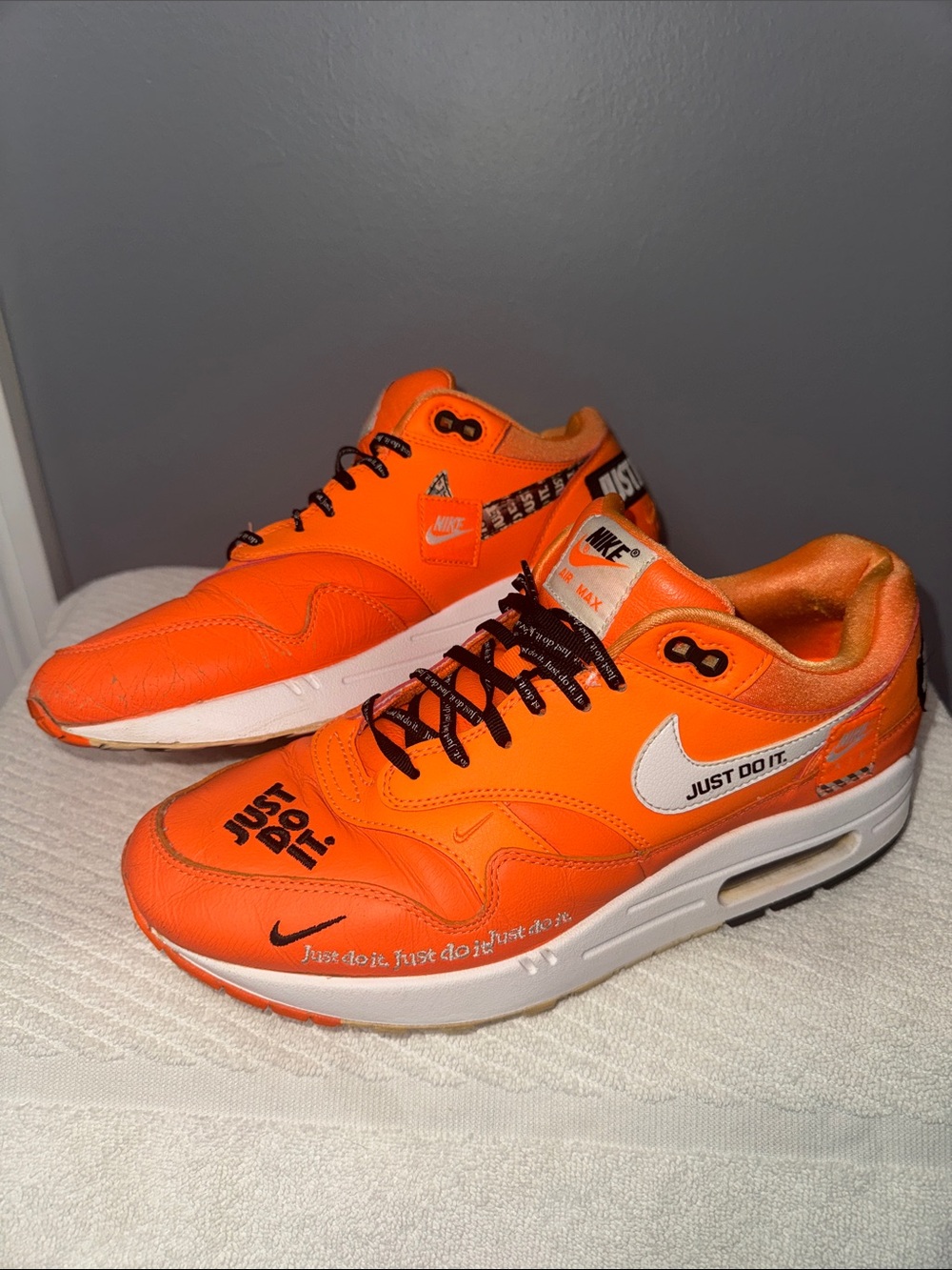 Nike Orange 'Just Do It' Air Max 1 Sneakers W size 9.5 - Picture 3 of 7
